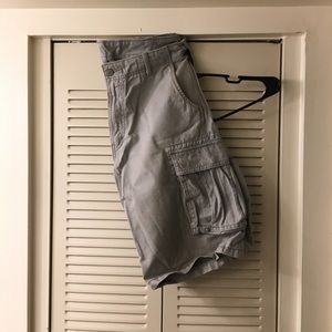 Men’s Levi’s Cargo Shorts sz. 33